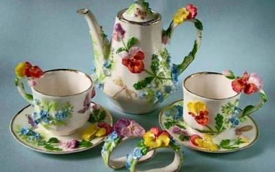 Çiçekli porselen çay takımı