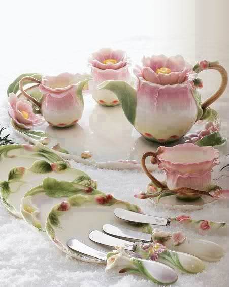 çiçek desenli porselen kahvaltılıklar