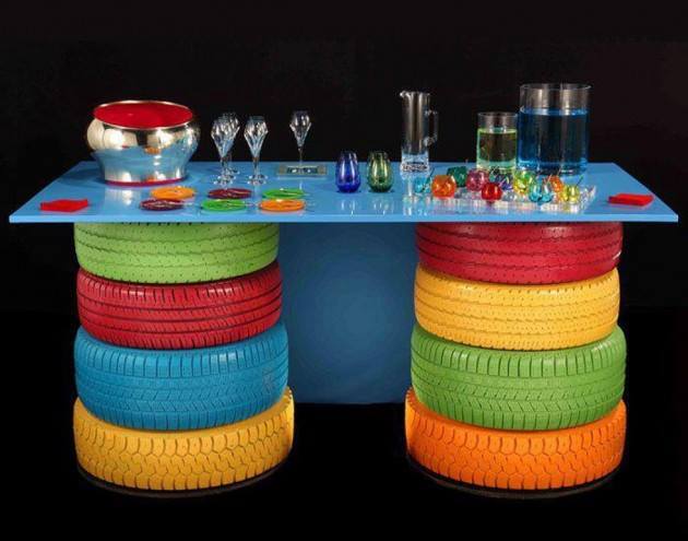 Renkli lastiklerden masa yapımı