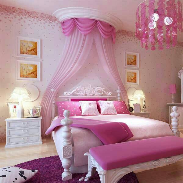 Pembe yatak odası dekorasyonu