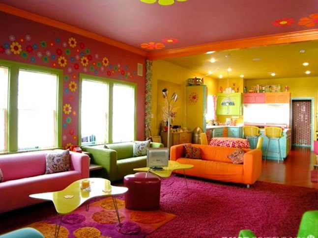 Renkli salon dekorasyonu
